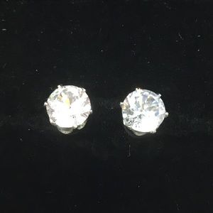 🔥🔥Gorgeous Solitaire Earrings Made with Swarovski Elements Crystals